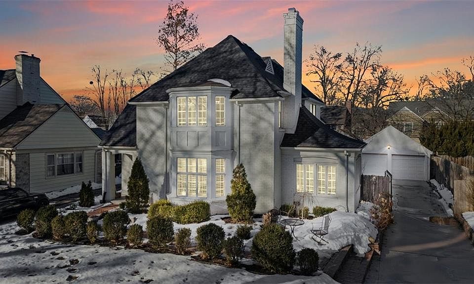 1st image of 1018 W Gregory Blvd