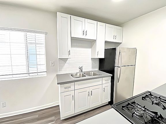 4th image of 30 S Venice Blvd APT 5
