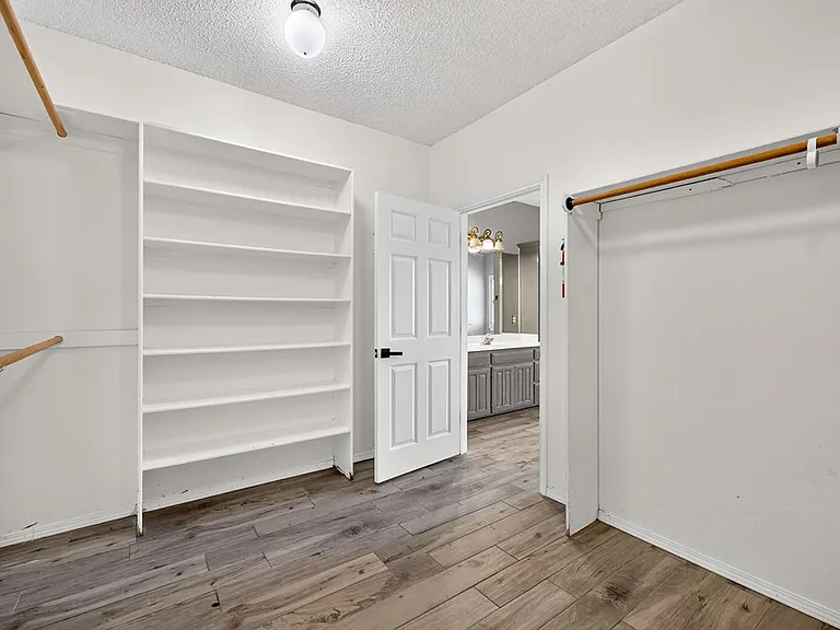 4910 Kingsboro Ct — Photo 58