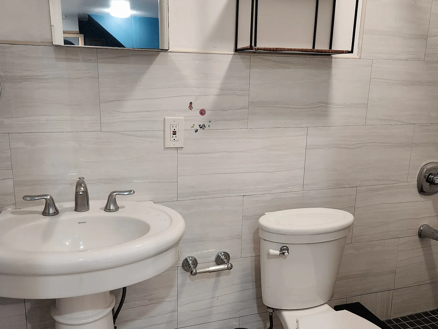 87 Debevoise Ave — Photo 4