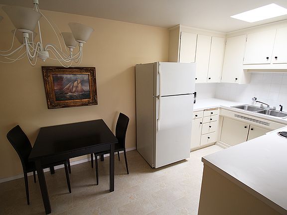 4th image of 10525 24th Ave NE APT 204