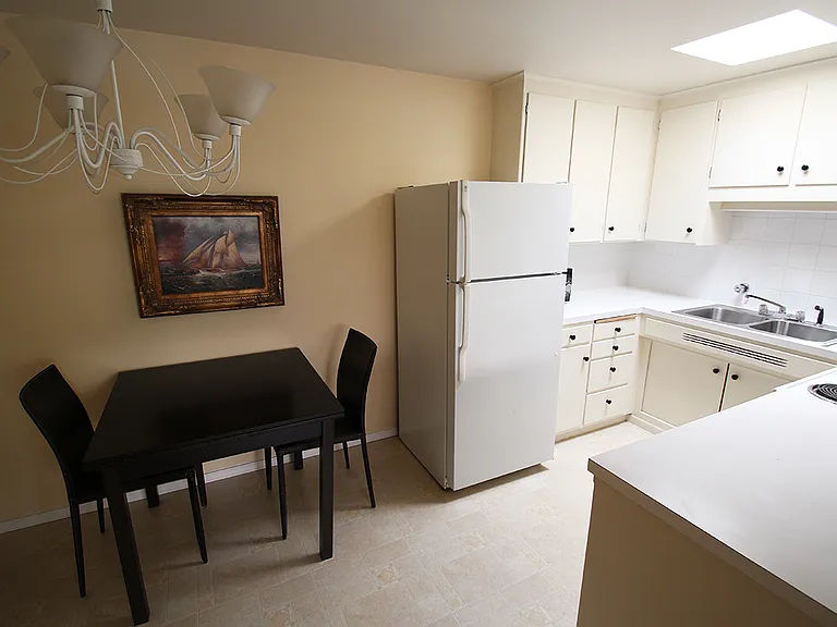 Caspian 10525 Apartments - Lake City — Photo 4