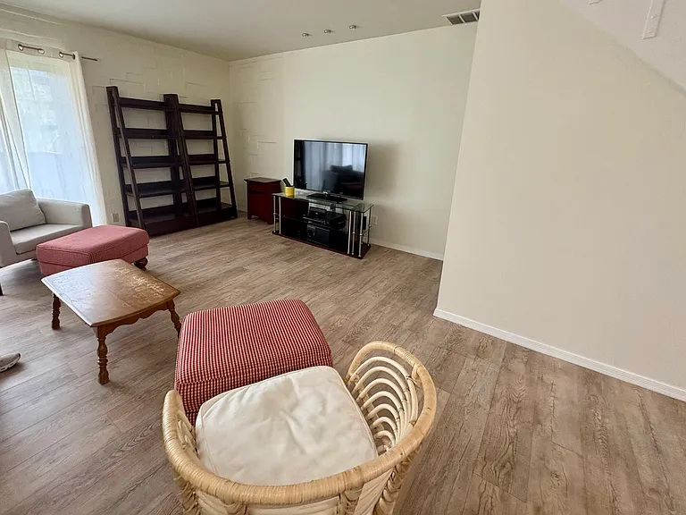 941 N Euclid Ave #222 — Photo 15