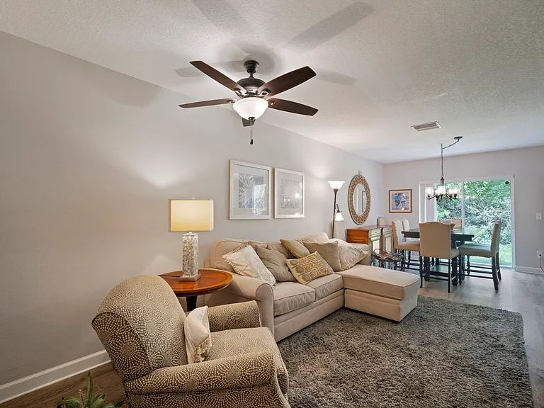 9722 Forestdale Ct — Photo 15