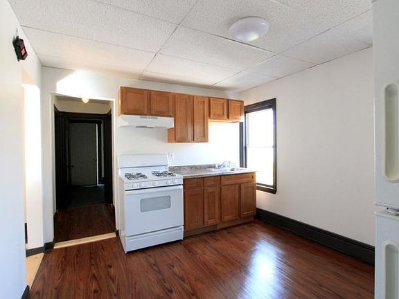 3rd image of 35 Hinckley St #3