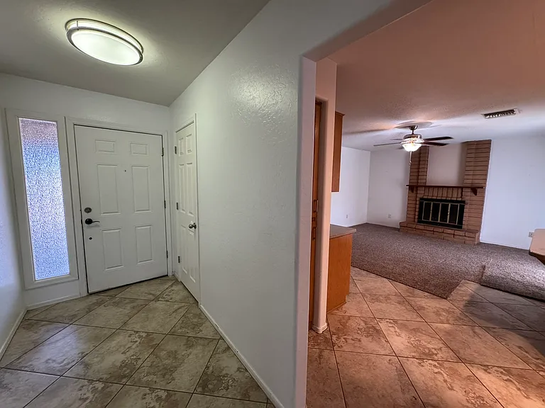 3201 W Paradise Ln — Photo 7