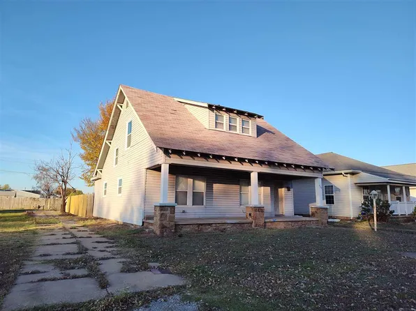 906 E Maple St, Cushing, OK 74023