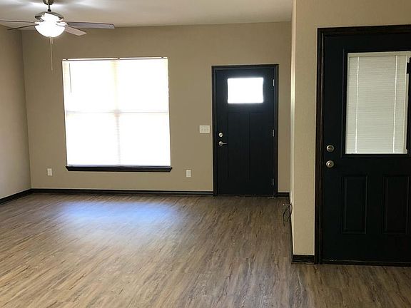 2nd image of 3503 Pecan St