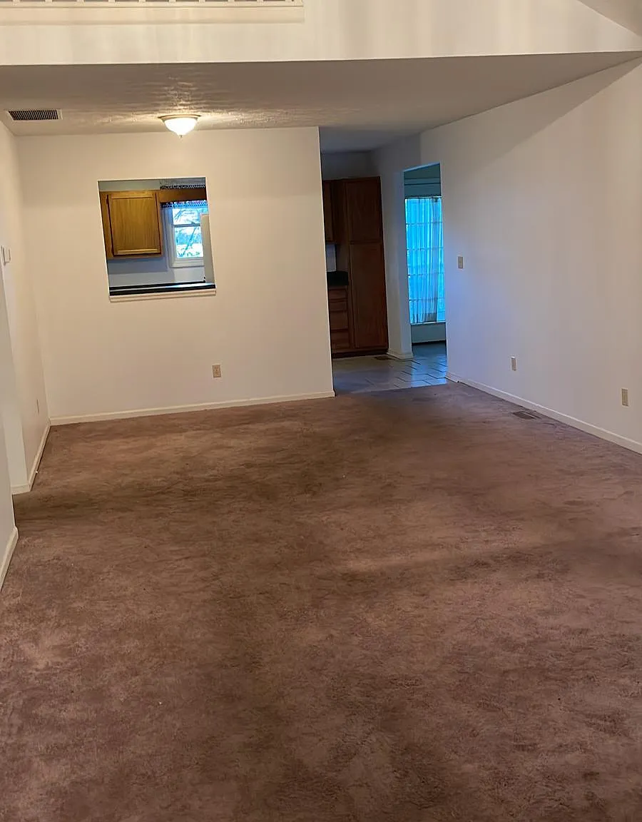 3 bed, 2212 sqft, $2,300 — Photo 1