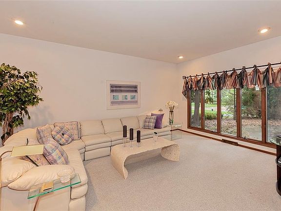 3rd image of 3951 White Oak Trl