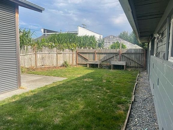3rd image of 14022 Mactaggart Ave #B