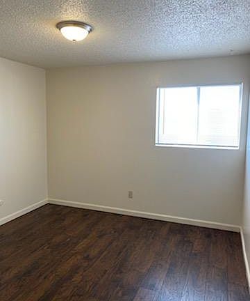 5th image of 5410 Phoenix Ave NE