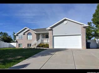 221 E 2525 S, Clearfield, UT 84015