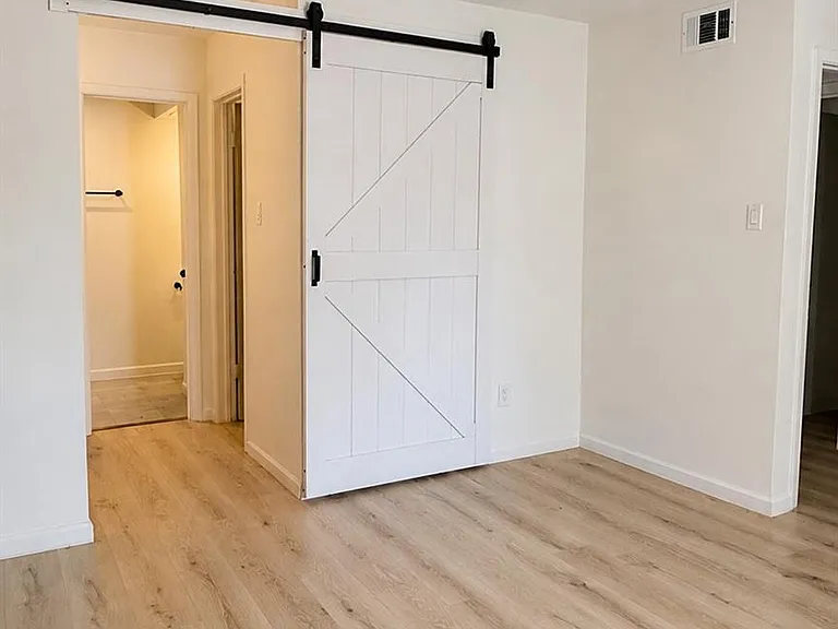 9511 Bollingbrook Dr — Photo 17