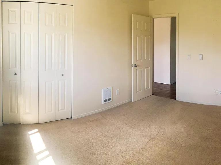 422 NE Maiden Ln #8 — Photo 8