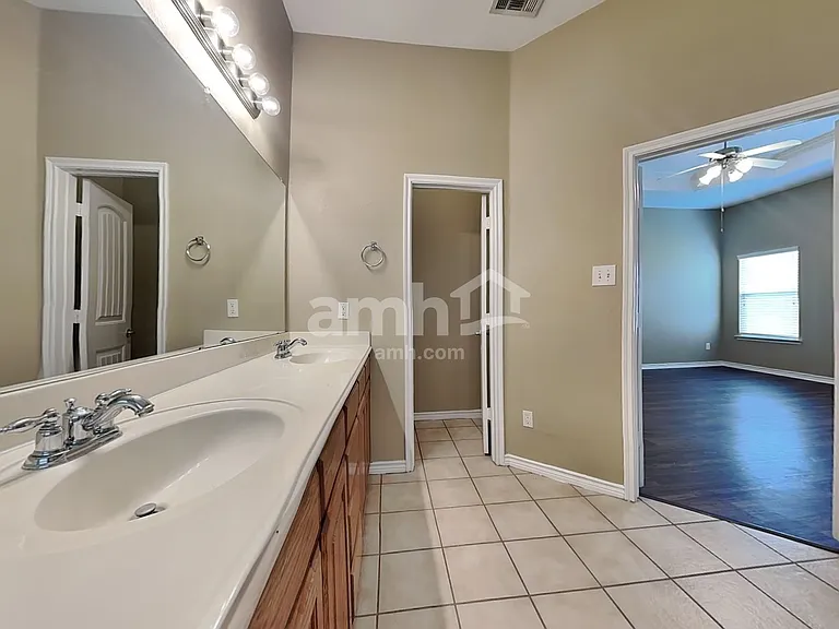 1325 Tanglevine Ln — Photo 11