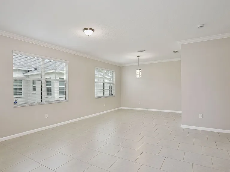 16005 Champlain St — Photo 3