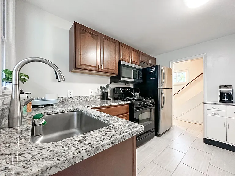 1811 Auburn Ave — Photo 7