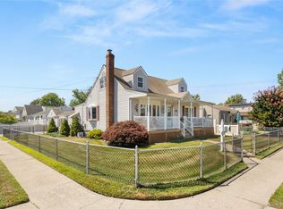 66 Inlet Dr, Lindenhurst, NY 11757