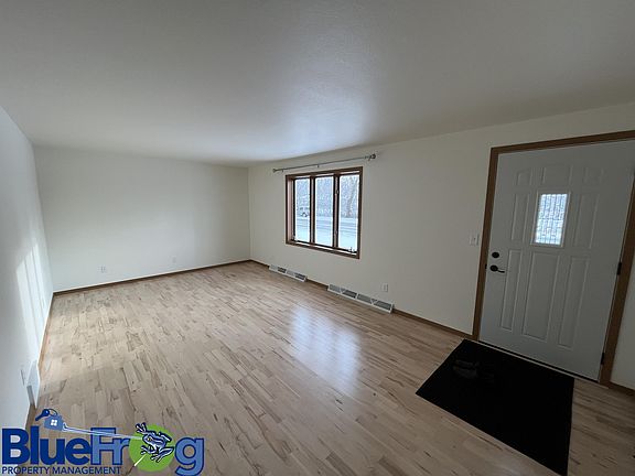 3rd image of 644 Woodlawn Dr