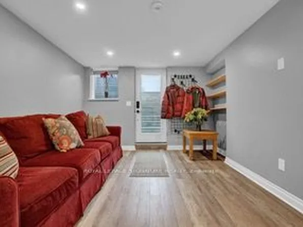 754 Craighurst Ct #Basement, Pickering, ON L1X 2W9