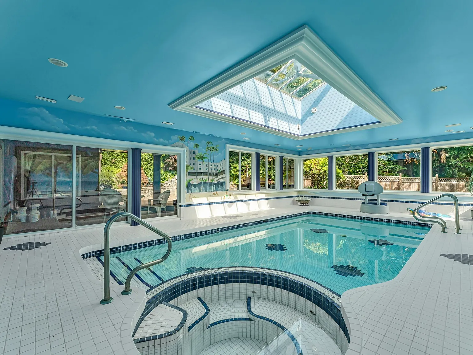 8 bed, 8324 sqft, $7,500 — Photo 2