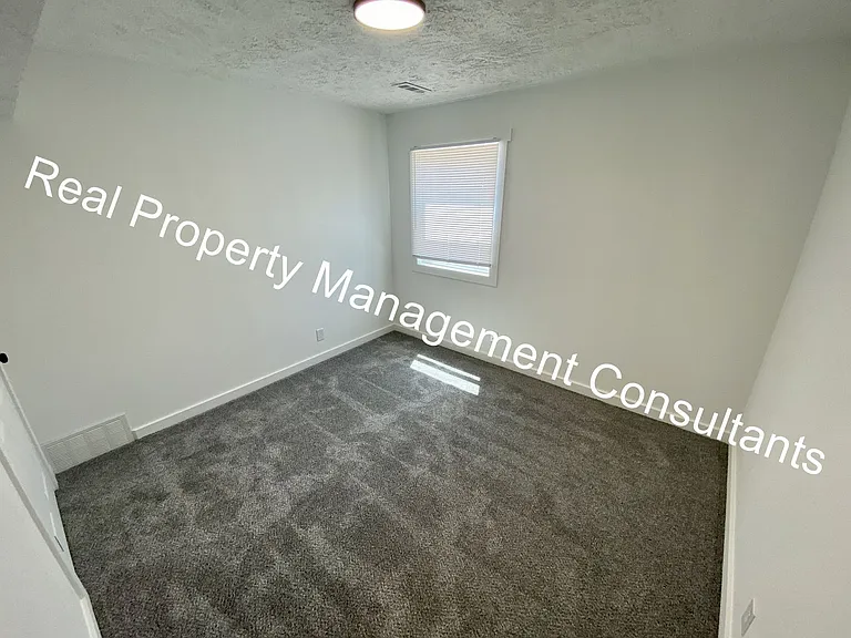 2201 Twin Oaks Dr — Photo 12