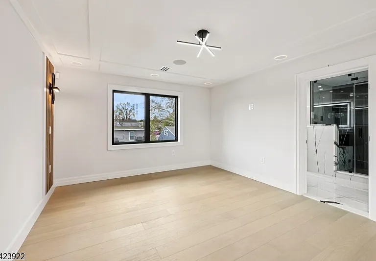 51 Albany Ave — Photo 28