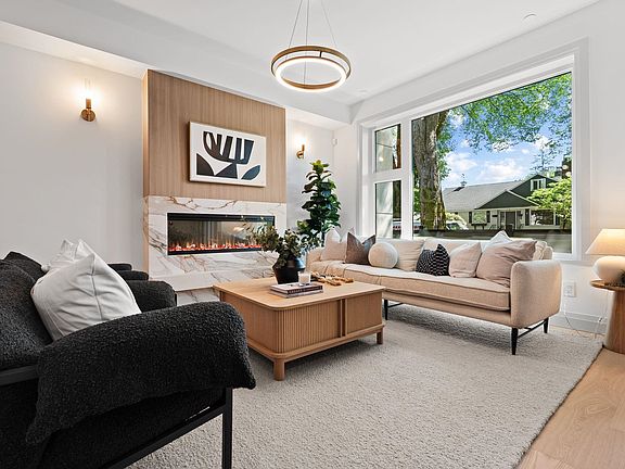 4th image of 1491 Devonshire Cres #3