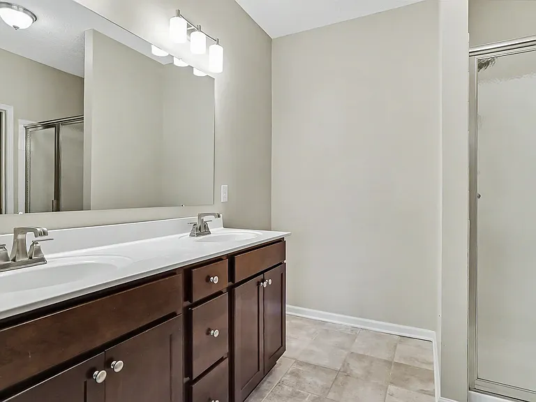 800 Redwood Ln — Photo 29