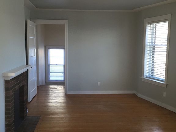 3rd image of 109 S 15th Ave E #109