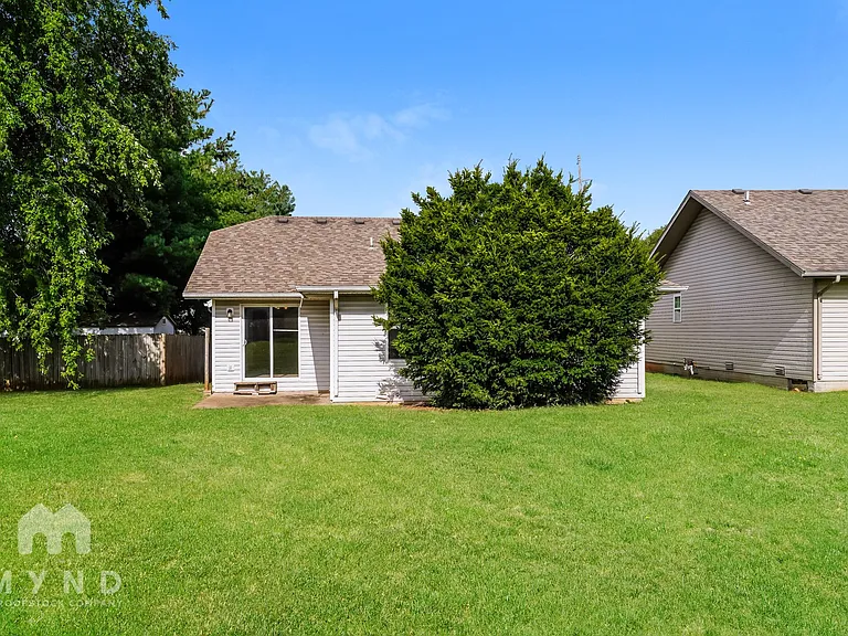 678 N Elder Ave — Photo 18