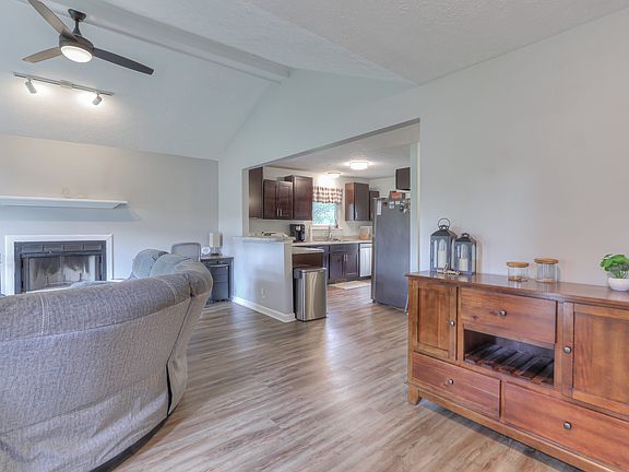 3rd image of 4813 Indian Summer Dr
