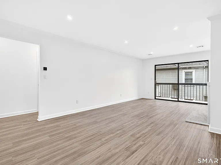 1500 Bedford St #202 — Photo 8