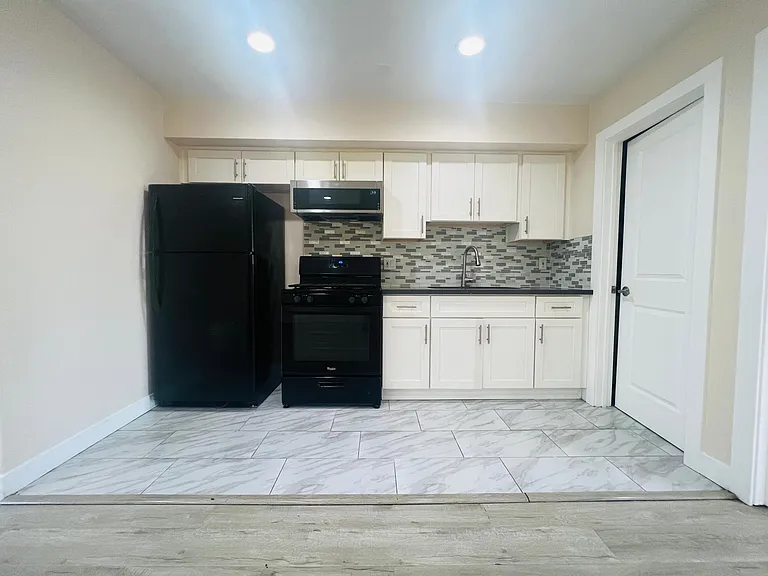 172 N Mariposa Ave #E — Photo 5