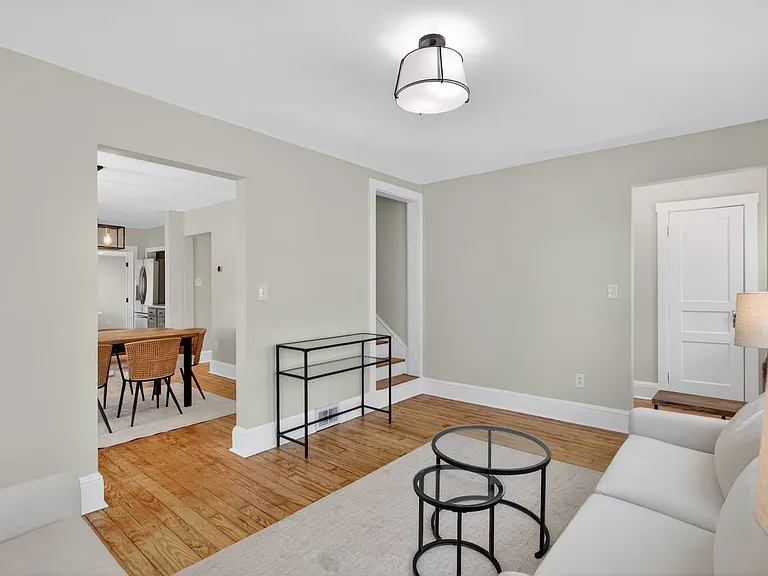 131 S Willow St — Photo 4