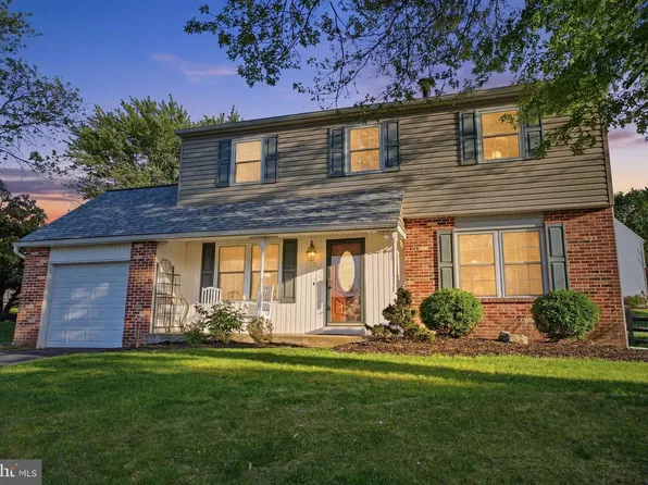 26 Iroquois Dr, Royersford, PA 19468