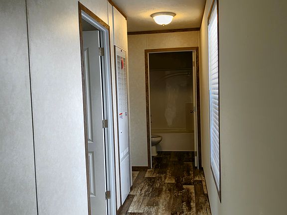 5th image of 228 Golfview Ct #14