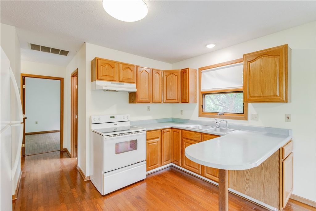 975 S High St, Yellow Springs, OH - More