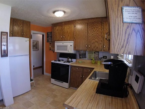 4th image of 214 Edgelawn St