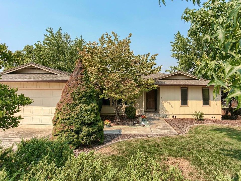 2nd image of 2963 Siskiyou Blvd