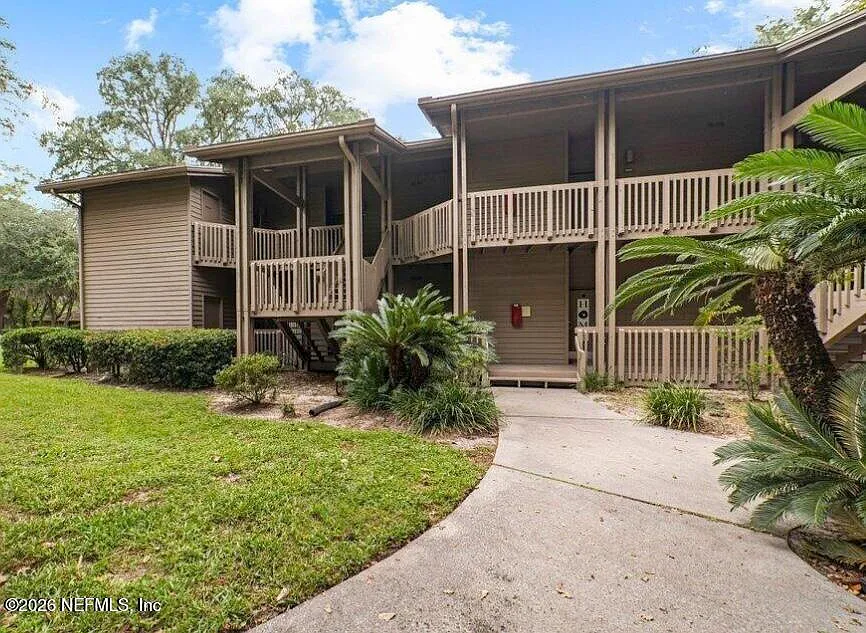 1 bed, 1.0 bath, 420 sqft, $1,195 — Photo 1