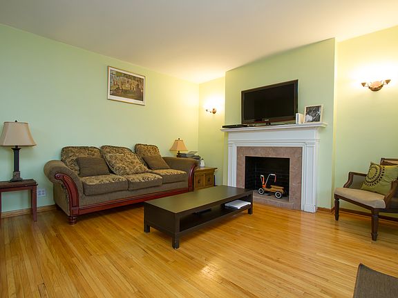 3rd image of 2304 W Granville Ave APT 2