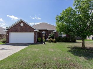2893 N Bluegrass Pl, Fayetteville, AR 72704