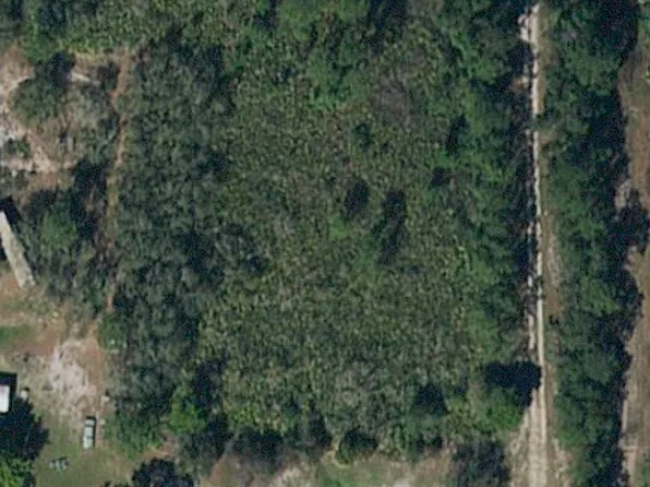 105 Boundary Rd, Satsuma, FL 32189