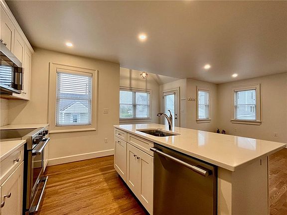 5th image of 199 Aquidneck Ave