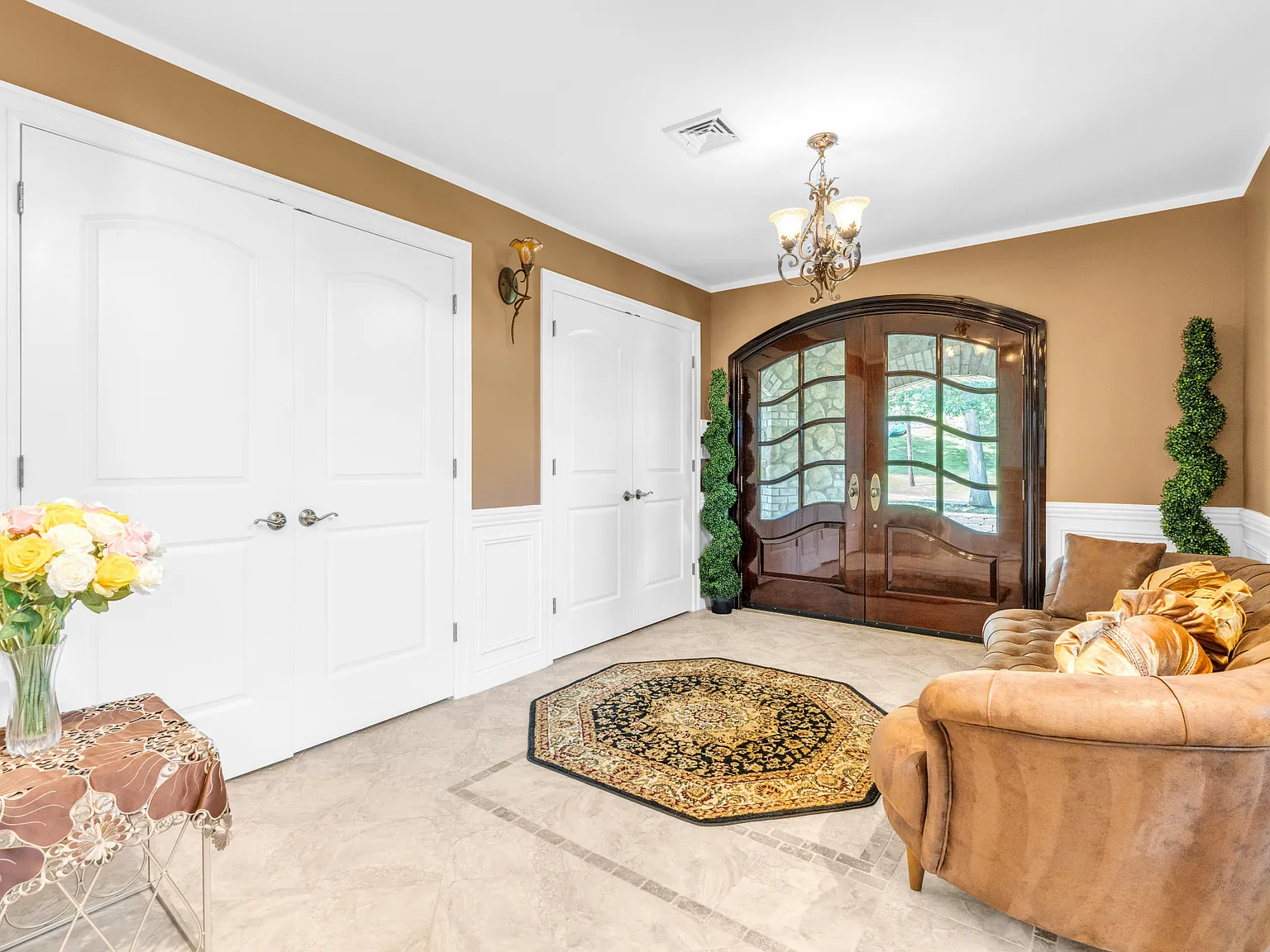 4 bed, 3986 sqft, $8,000 — Photo 2