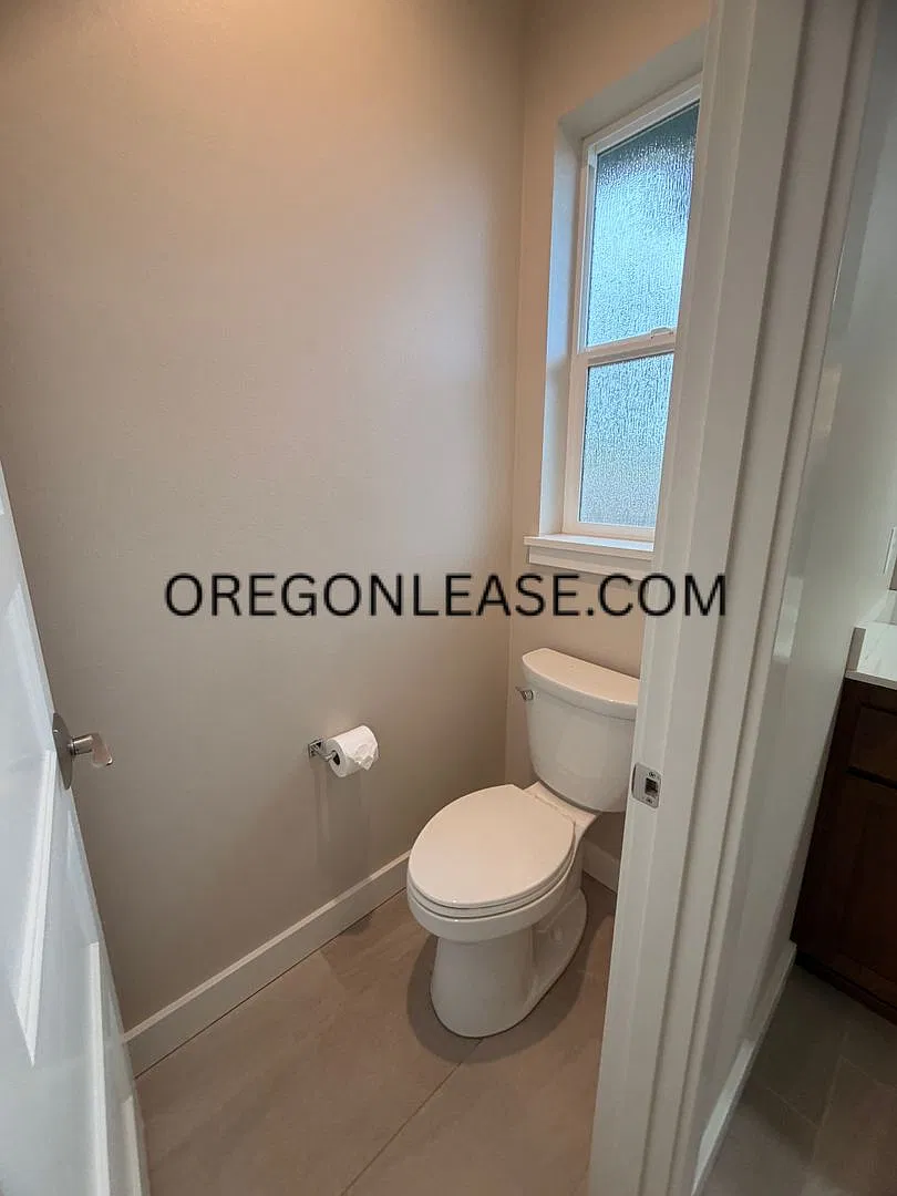 3 bedroom 2 bath 1680 sqft Springfield home — Photo 4