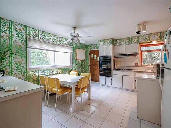 5th image of 254 Oldfield St