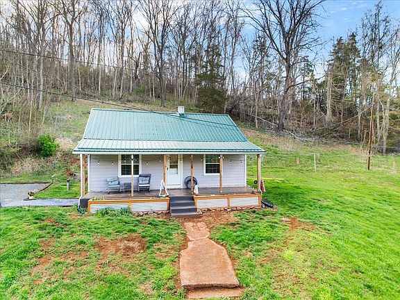 3rd image of 2638 Castleton Rd
